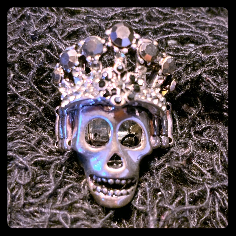 New Silver Blingy Skull Ring